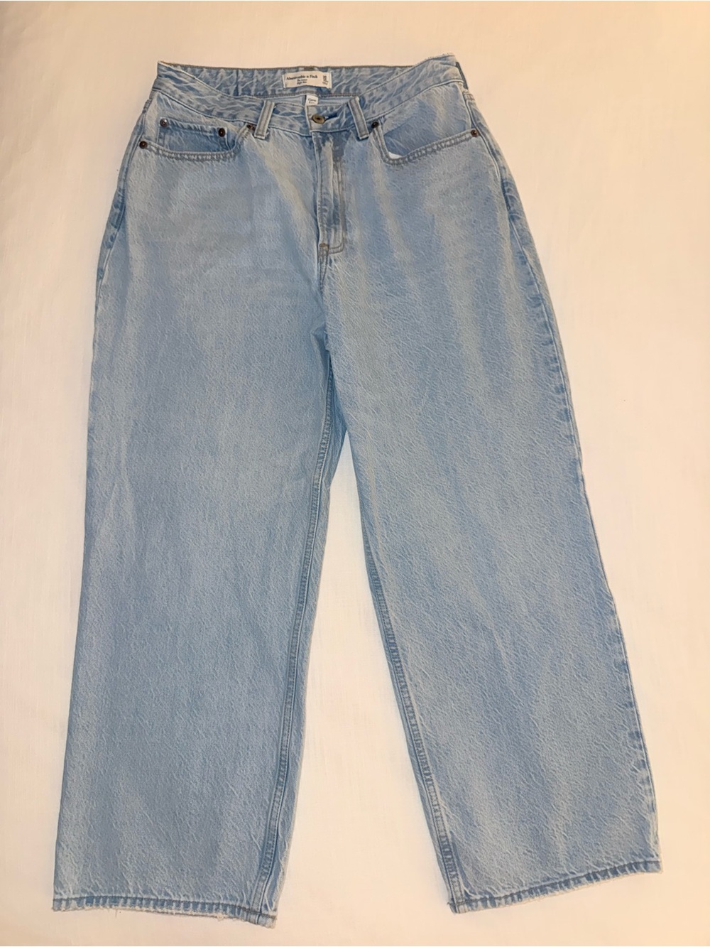 X- Short Abercrombie & Fitch “The Loose” High Rise Light Denim Jeans